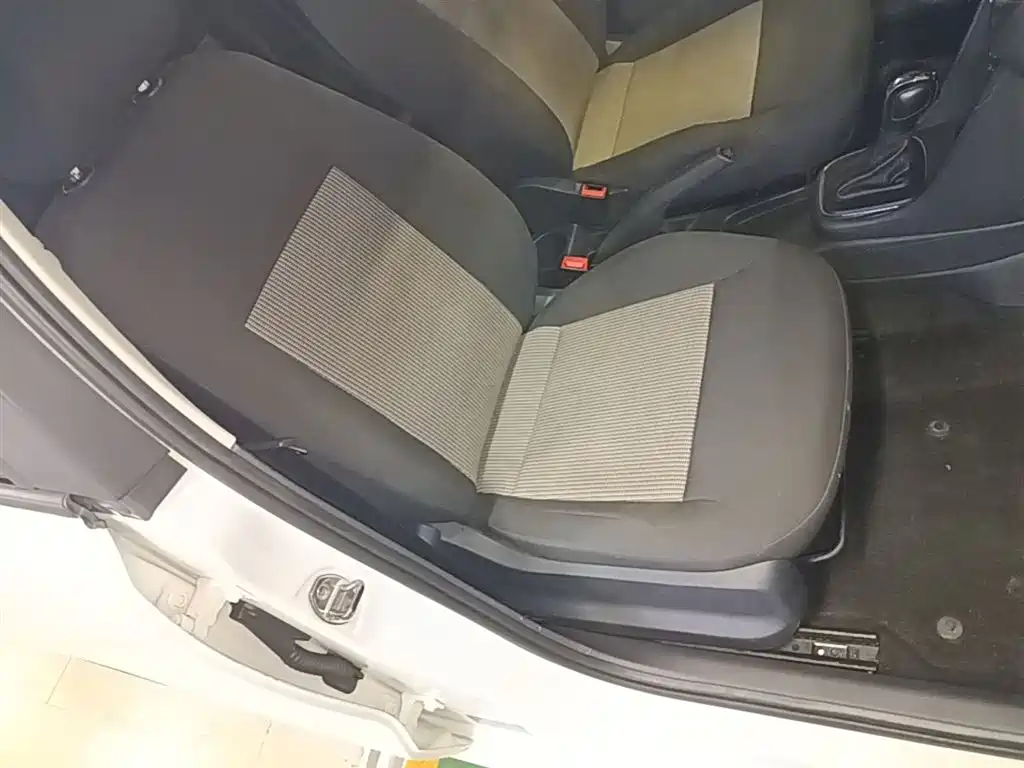 Volkswagen Polo 2016 1.4L Automatic Trend фото 25