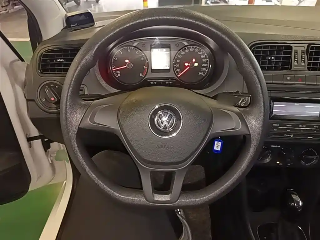 Volkswagen Polo 2016 1.4L Automatic Trend фото 11