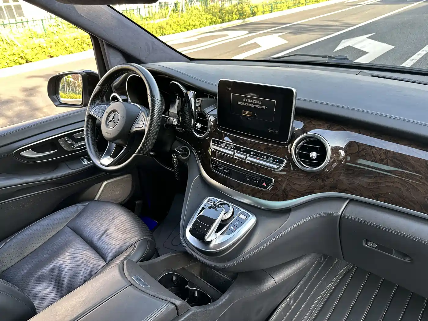 Mercedes-Benz V-Class 2018 V 260 L Premium Long Wheelbase Edition China VI фото 17