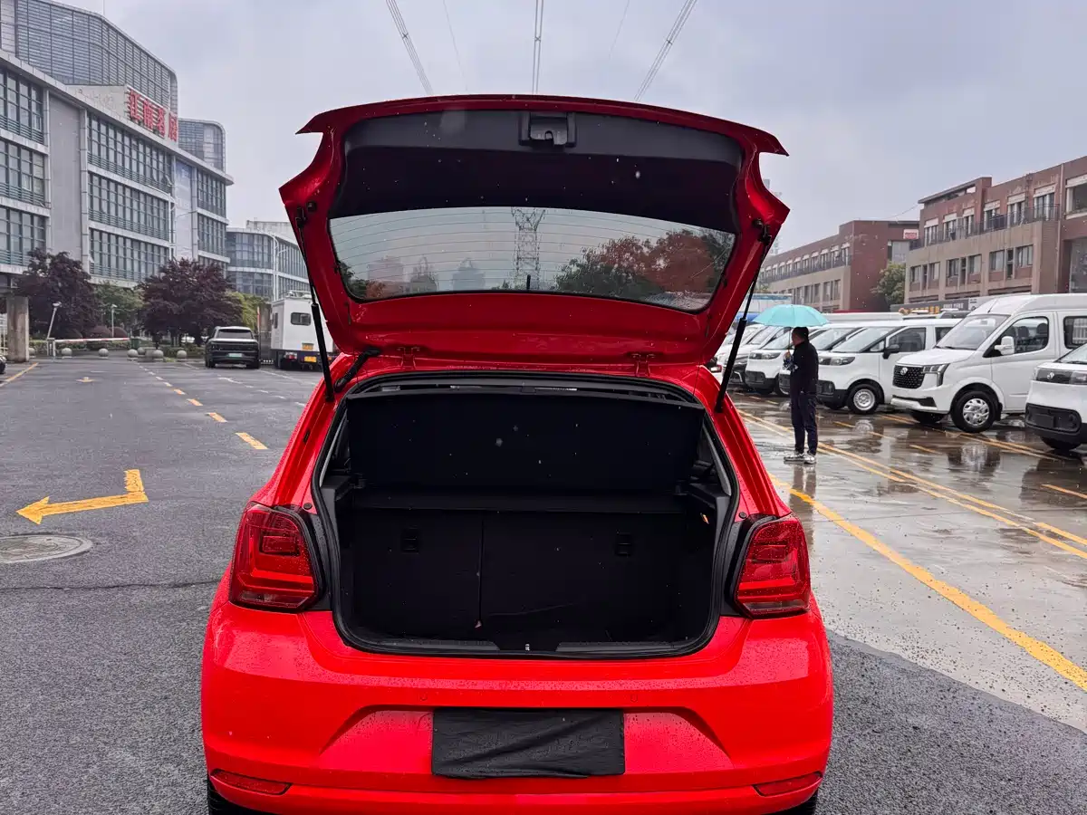 Volkswagen Polo 2014 1.4L Automatic Comfort Edition фото 15