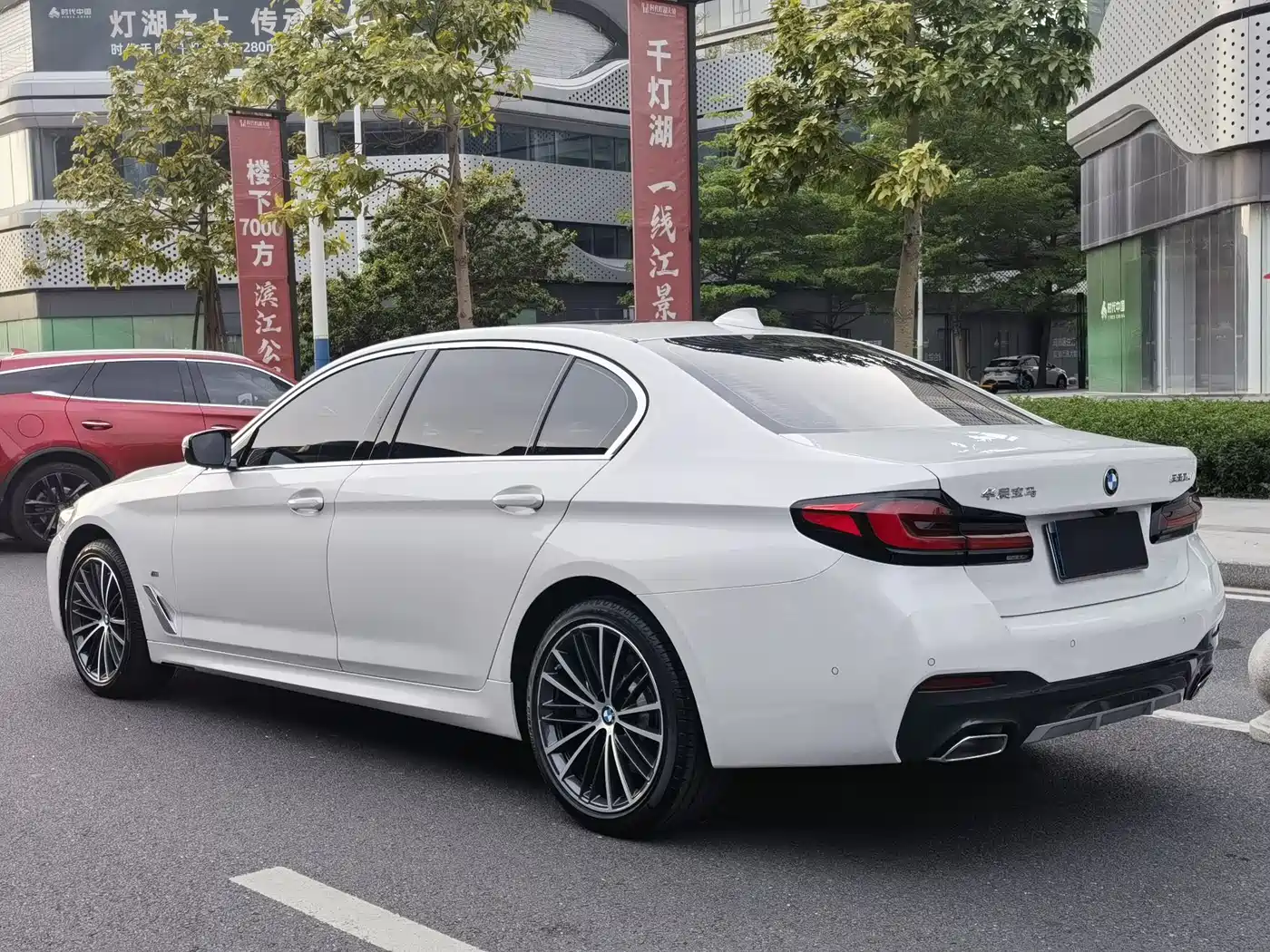 BMW 5 Series 2023 530Li Leading M Sport Package фото 7