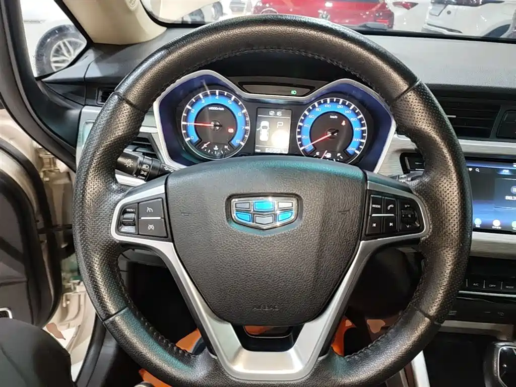 Фото 11 - Geely Vision X3