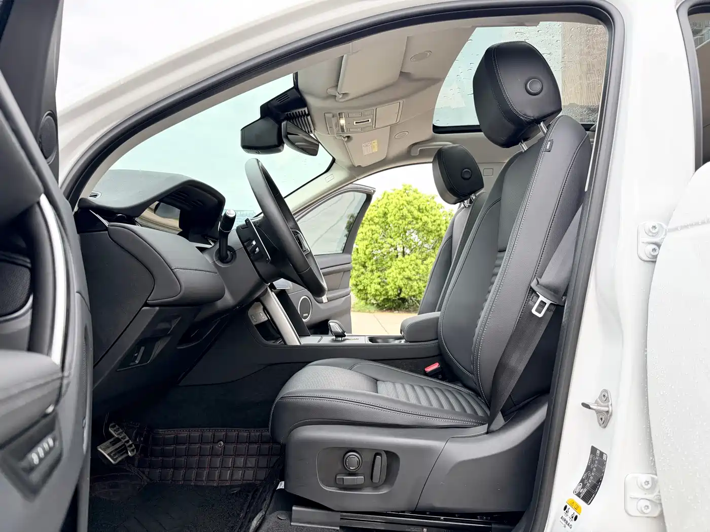 Land Rover Discovery Sport 2025 249PS Performance Tech Edition фото 4