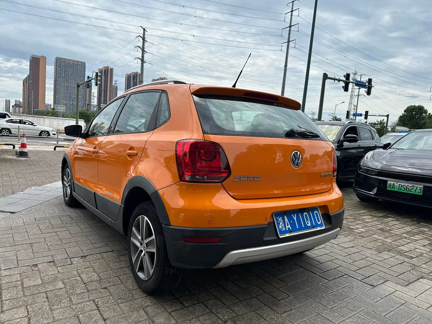 Volkswagen Polo 2014 1.6L Cross Polo Automatic фото 4