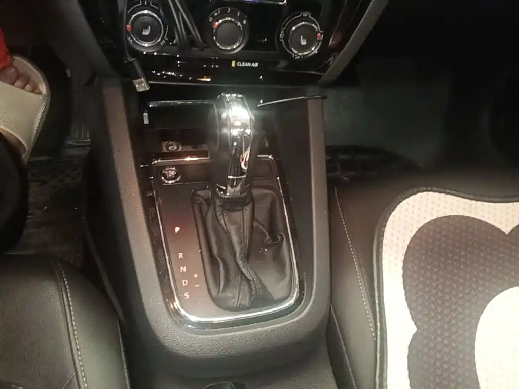 Volkswagen Sagitar 2017 180TSI Auto Exclusive Edition фото 14
