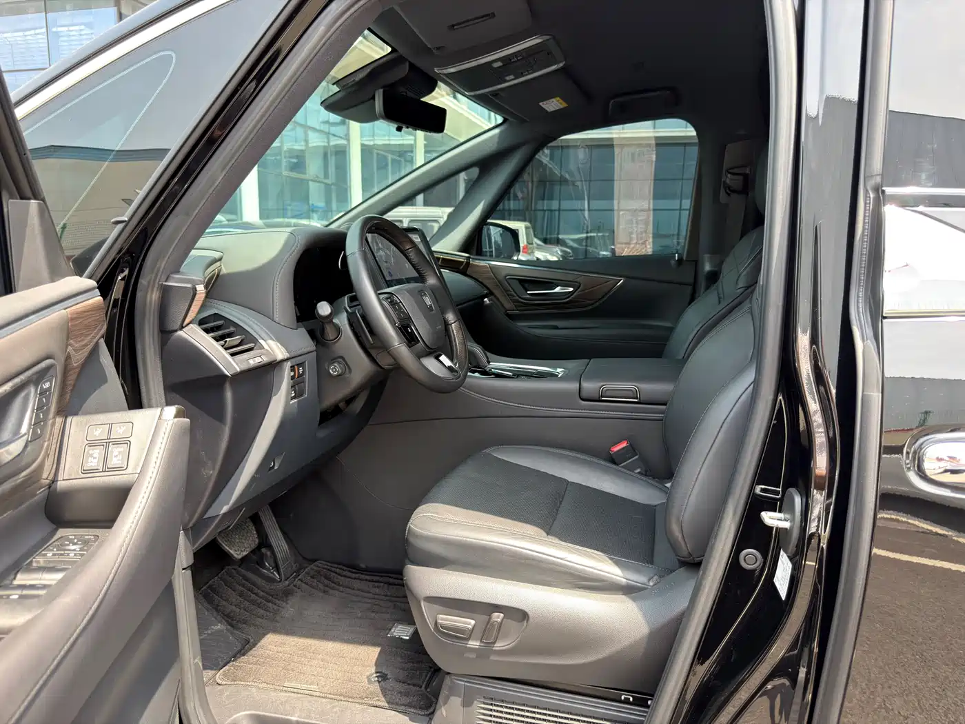 Toyota Vellfire 2024 Crown Hybrid 2.5L Executive Premium Edition фото 4