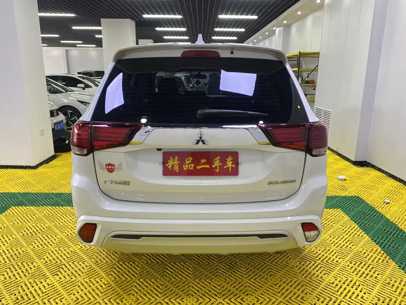 MITSUBISHI OUTLANDER