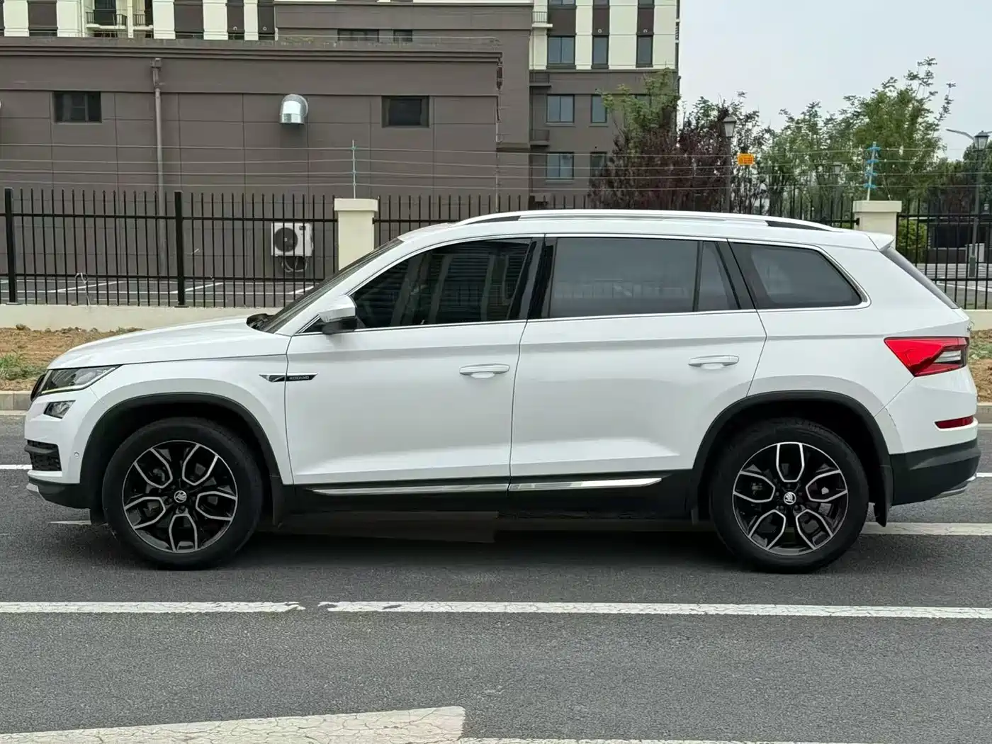 Škoda Kodiaq 2019 TSI380 7-seater 4WD Flagship Edition China V фото 3