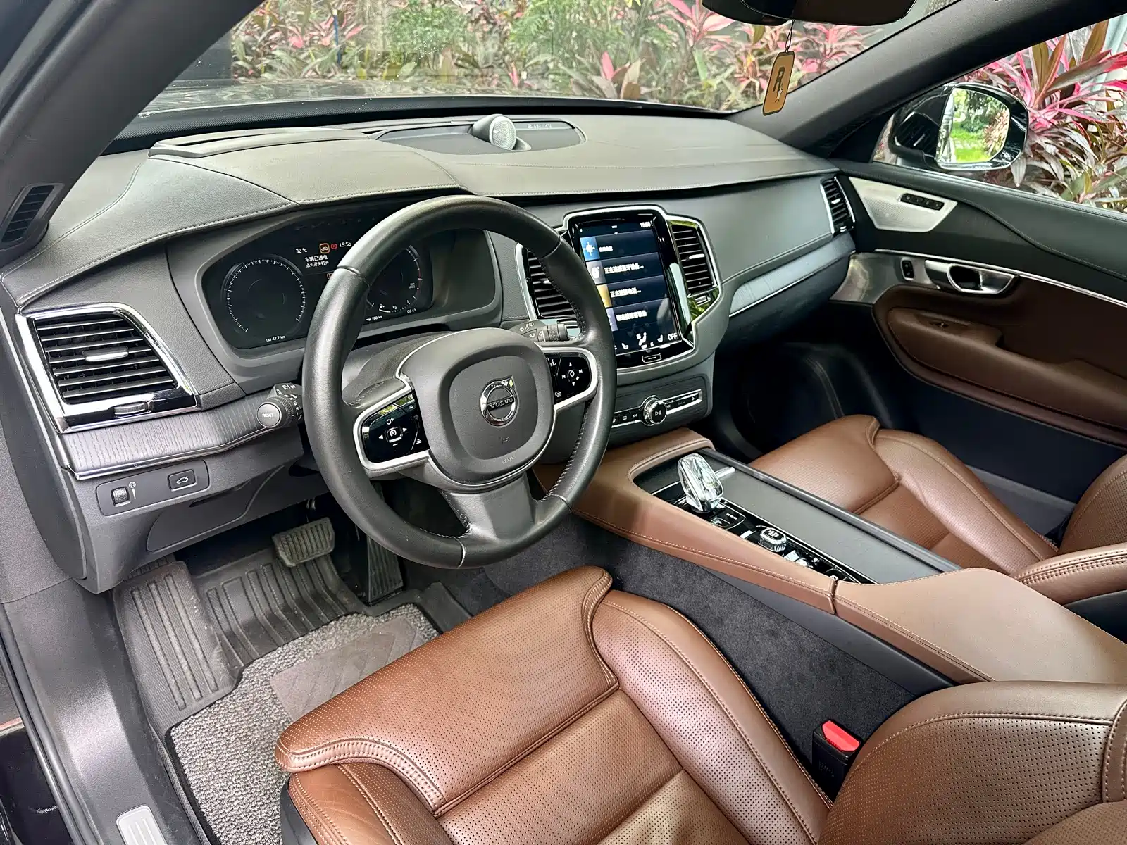 Фото 18 - Volvo XC90