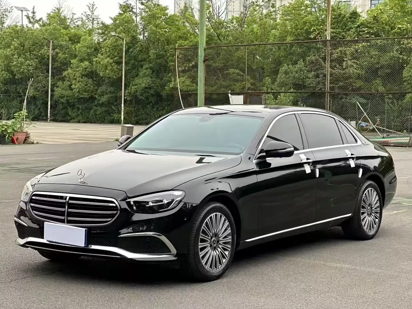 Mercedes-Benz E-Class 2023 E 300 L Fashion