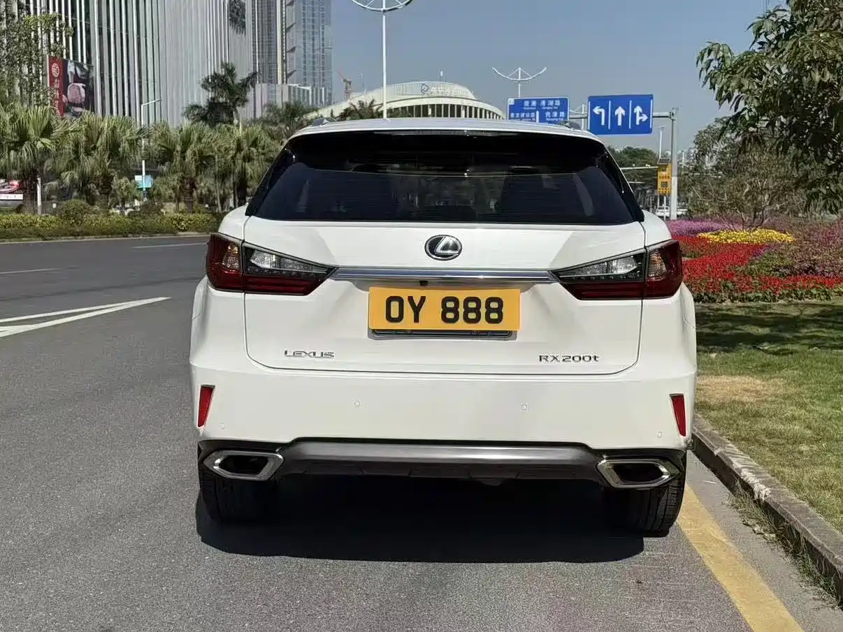 Photo 14 - Lexus RX