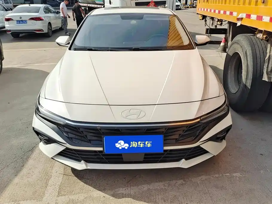 Hyundai Elantra 2023 1.5L CVT GLX Elite Edition фото 2