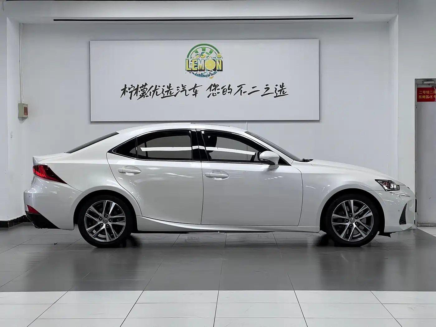 Lexus IS 2017 300 Leading Edition фото 5