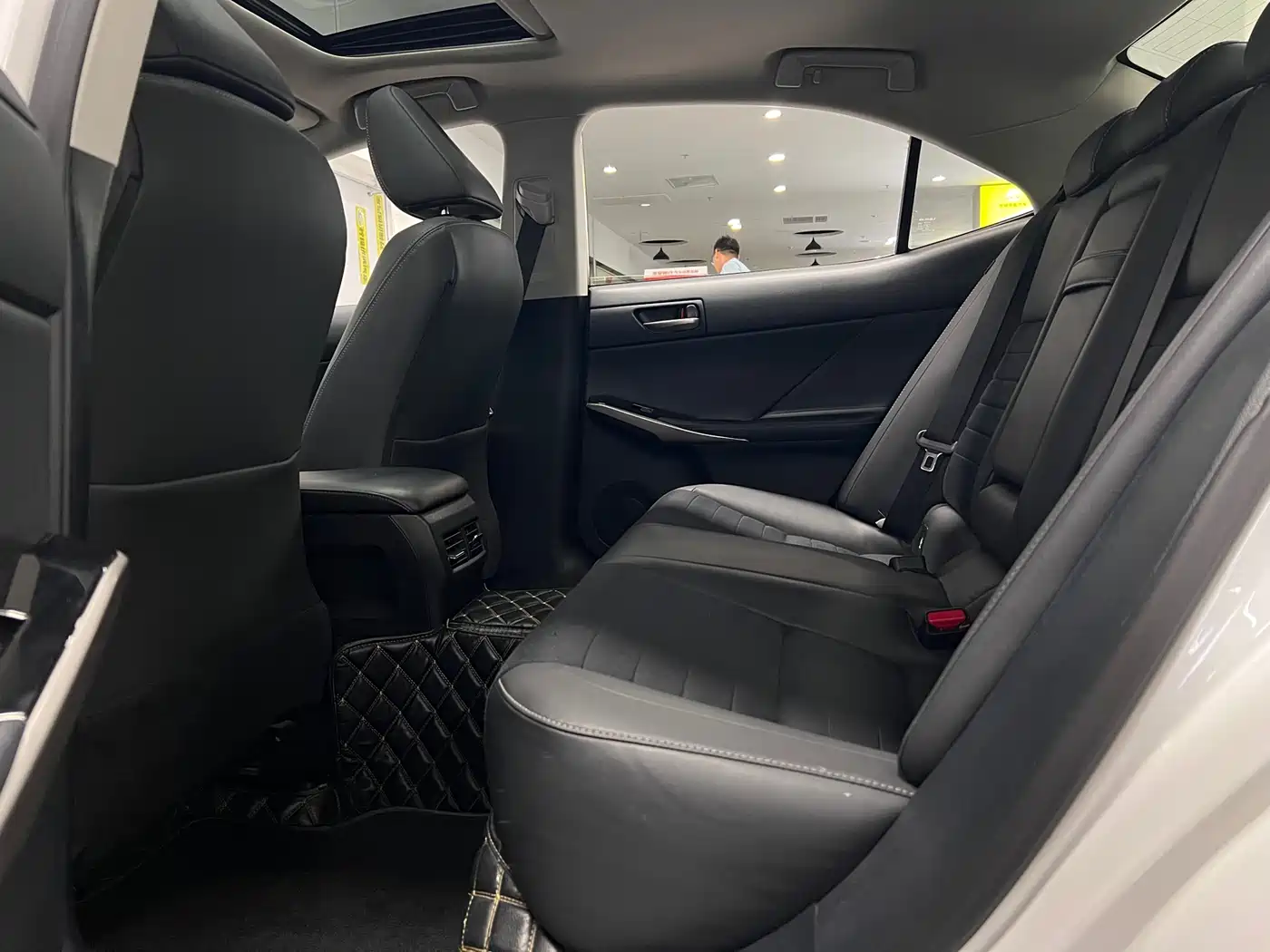 Lexus IS 2017 300 Leading Edition фото 21