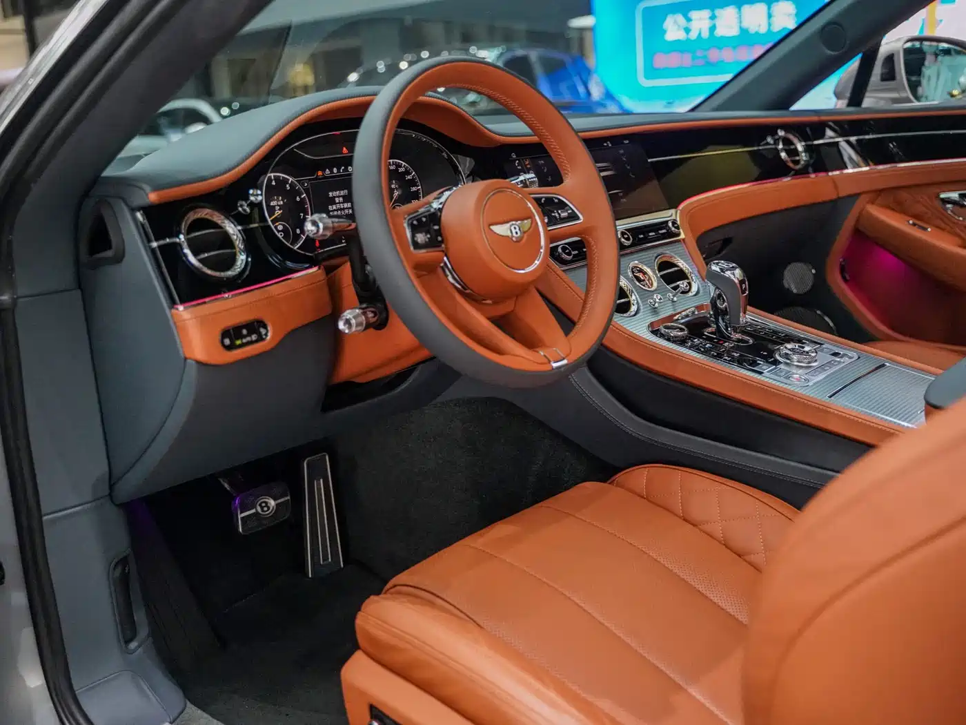 Bentley Continental 2022 6.0T GT W12 Mulliner Convertible фото 3