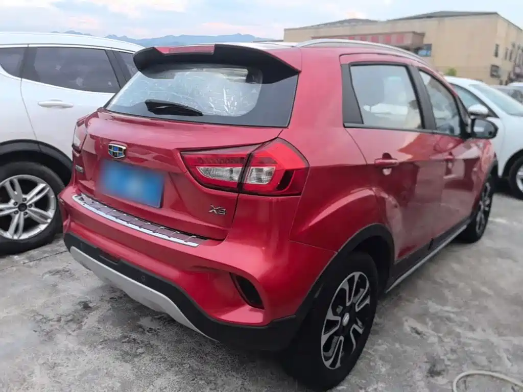 Фото 7 - Geely Vision X3