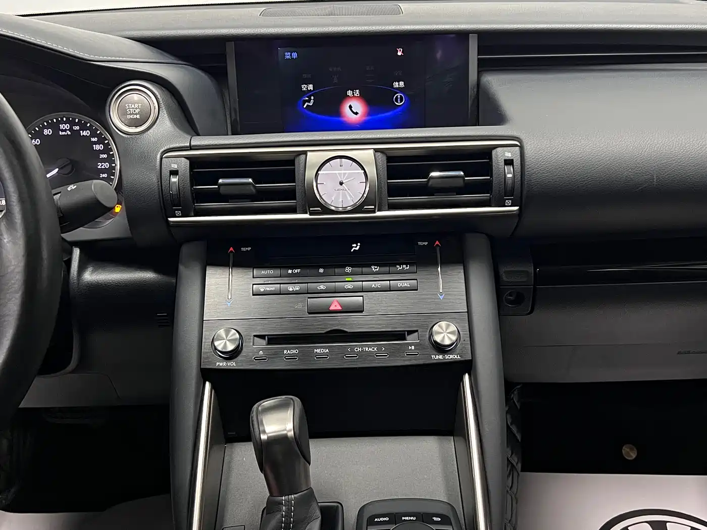Lexus IS 2017 300 Leading Edition фото 27