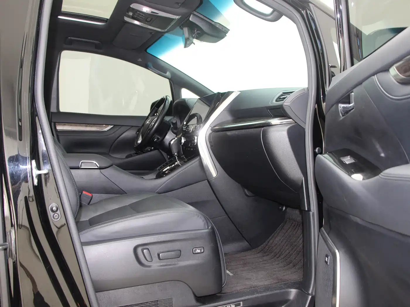Toyota Alphard 2021 Hybrid 2.5L Premium фото 10