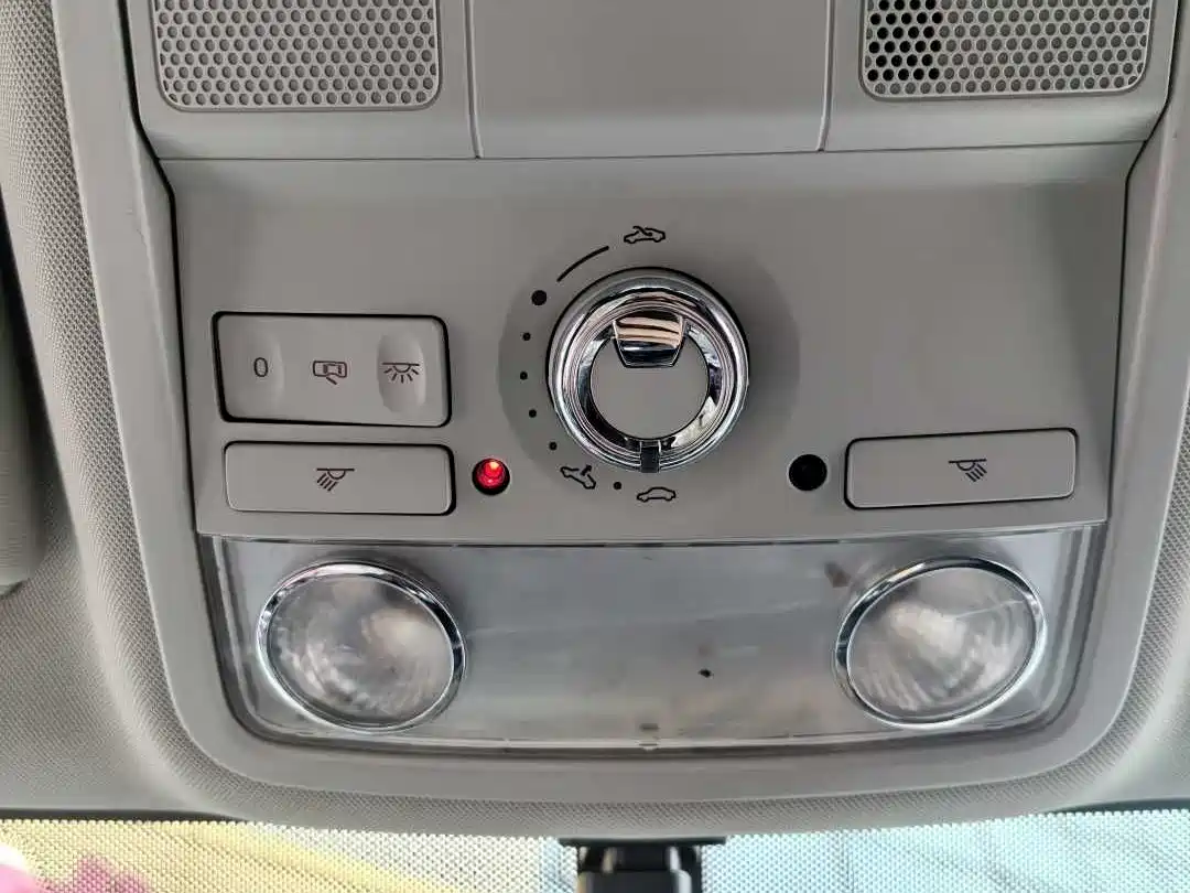 Volkswagen Sagitar 2018 1.6L Automatic Comfort фото 15