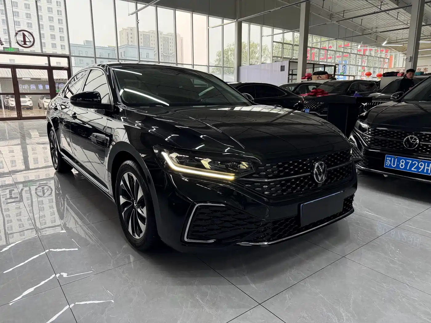 Volkswagen Passat 2022 280TSI Elite Edition фото 3