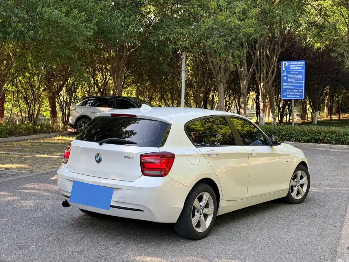 BMW 1 Series (Import) 2013 Facelift 118i Sport Model фото 5