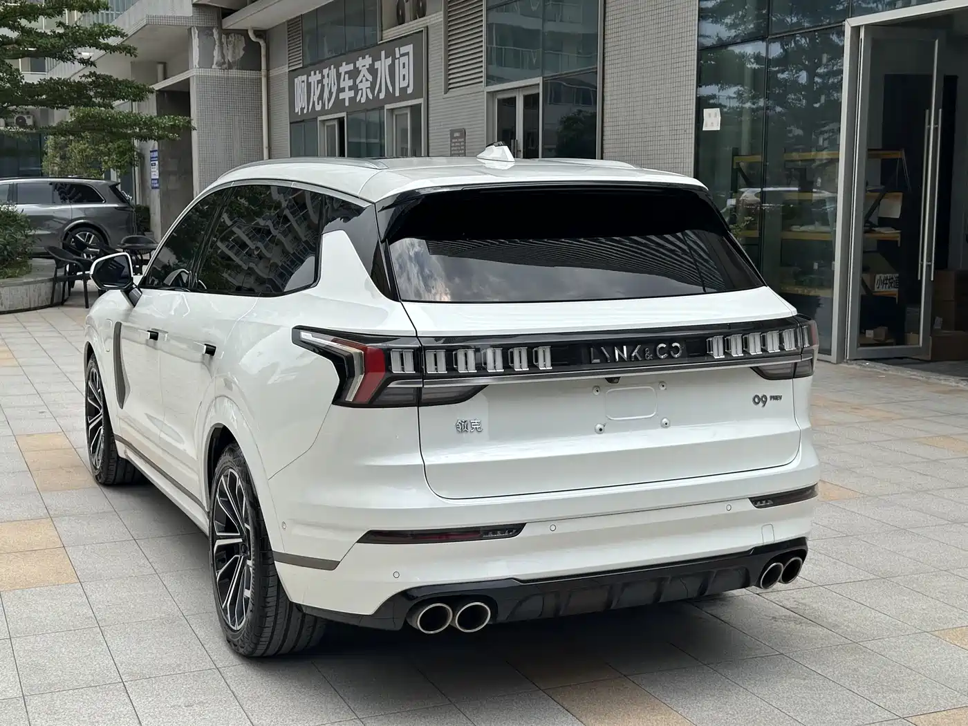 Lynk & Co 09 EM-P 2021 2.0T PHEV Ultra 6-seater фото 22