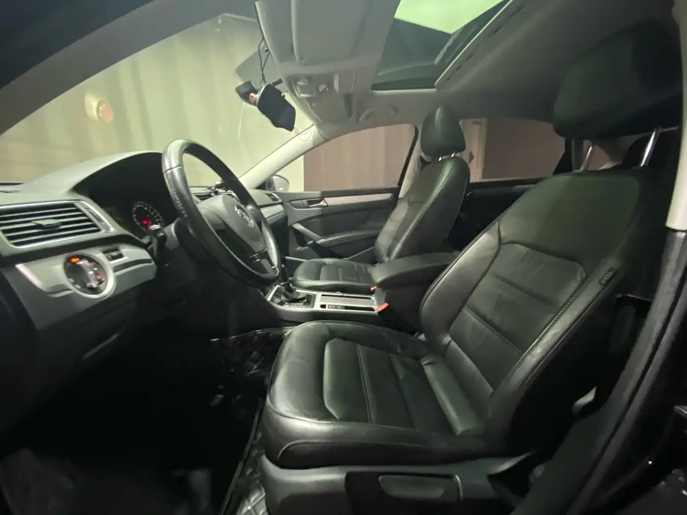 Volkswagen Passat 2014 1.8TSI DSG Luxury Edition фото 9