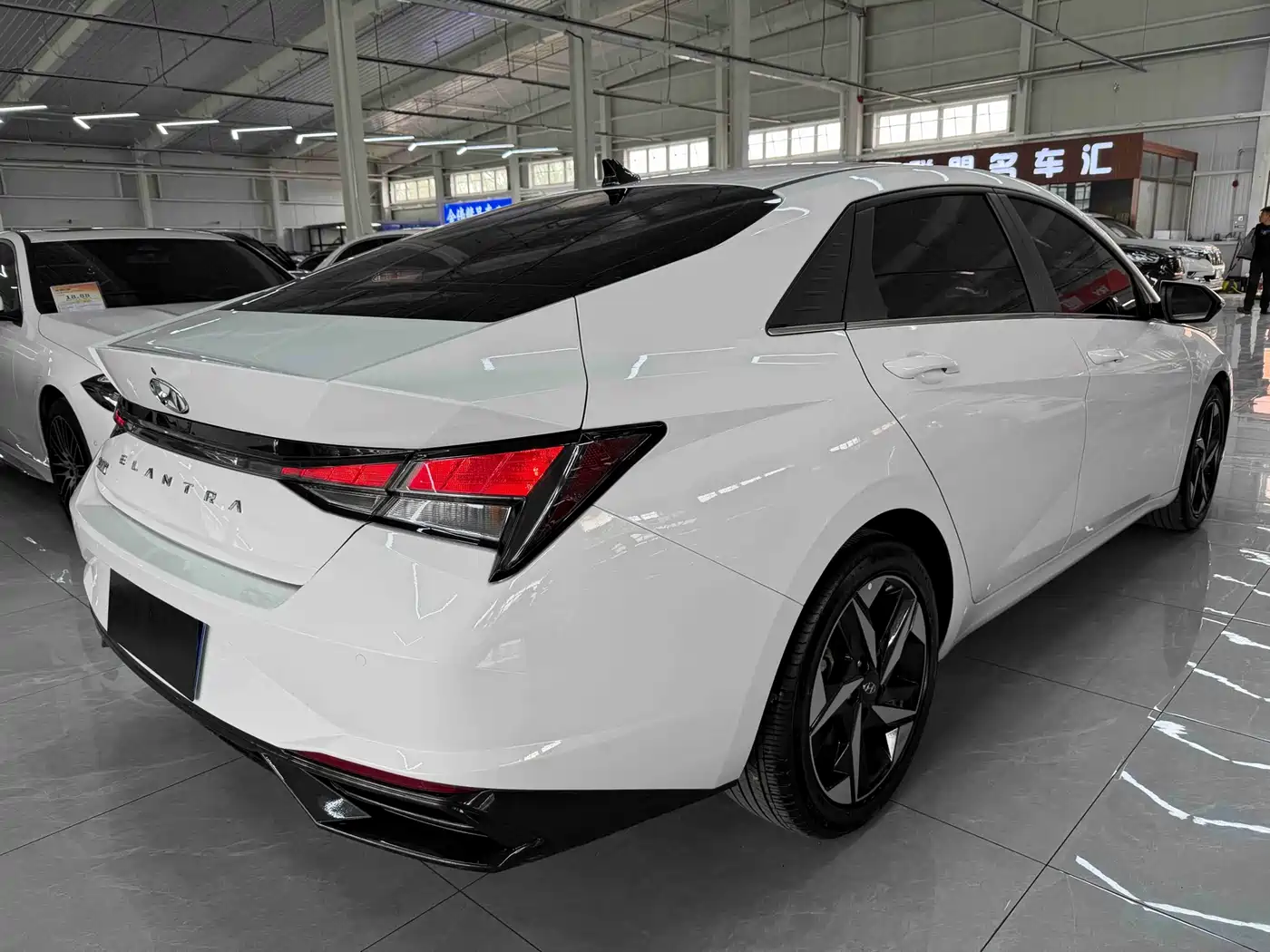Hyundai Elantra 2023 1.5L CVT GLX Elite Edition фото 4
