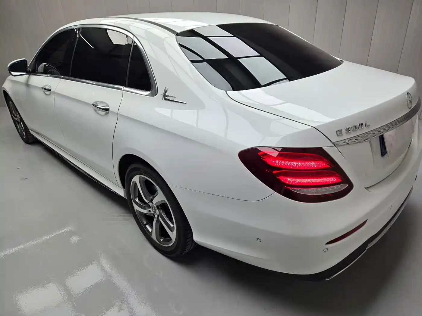 Mercedes-Benz E-Class 2016 E 300 L Sport Fashion Type фото 3
