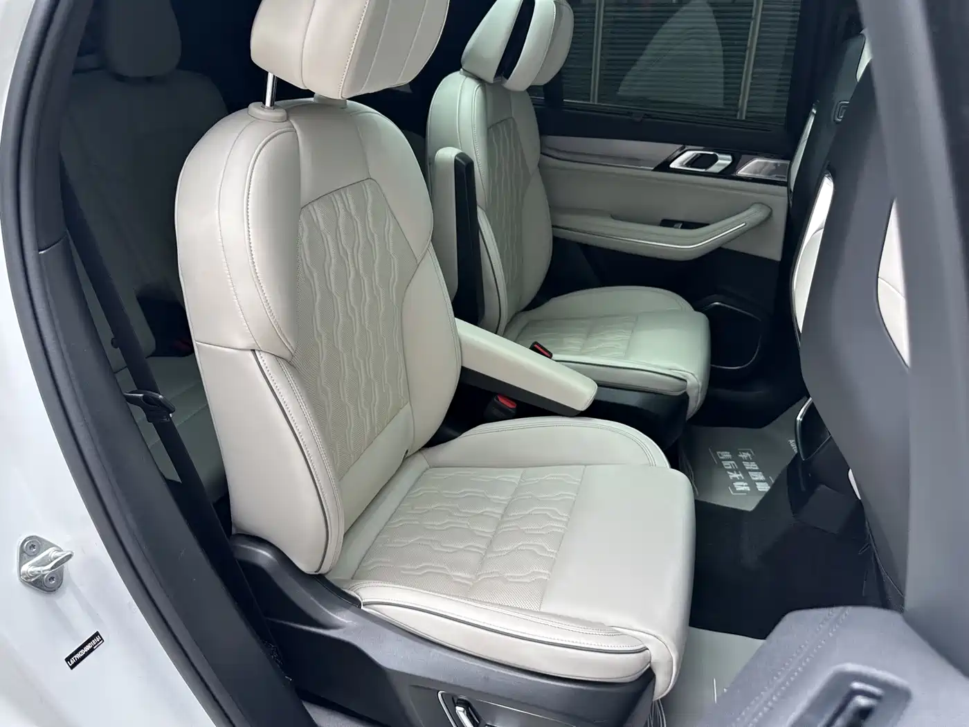 Lynk & Co 09 EM-P 2021 2.0T PHEV Ultra 6-seater фото 8