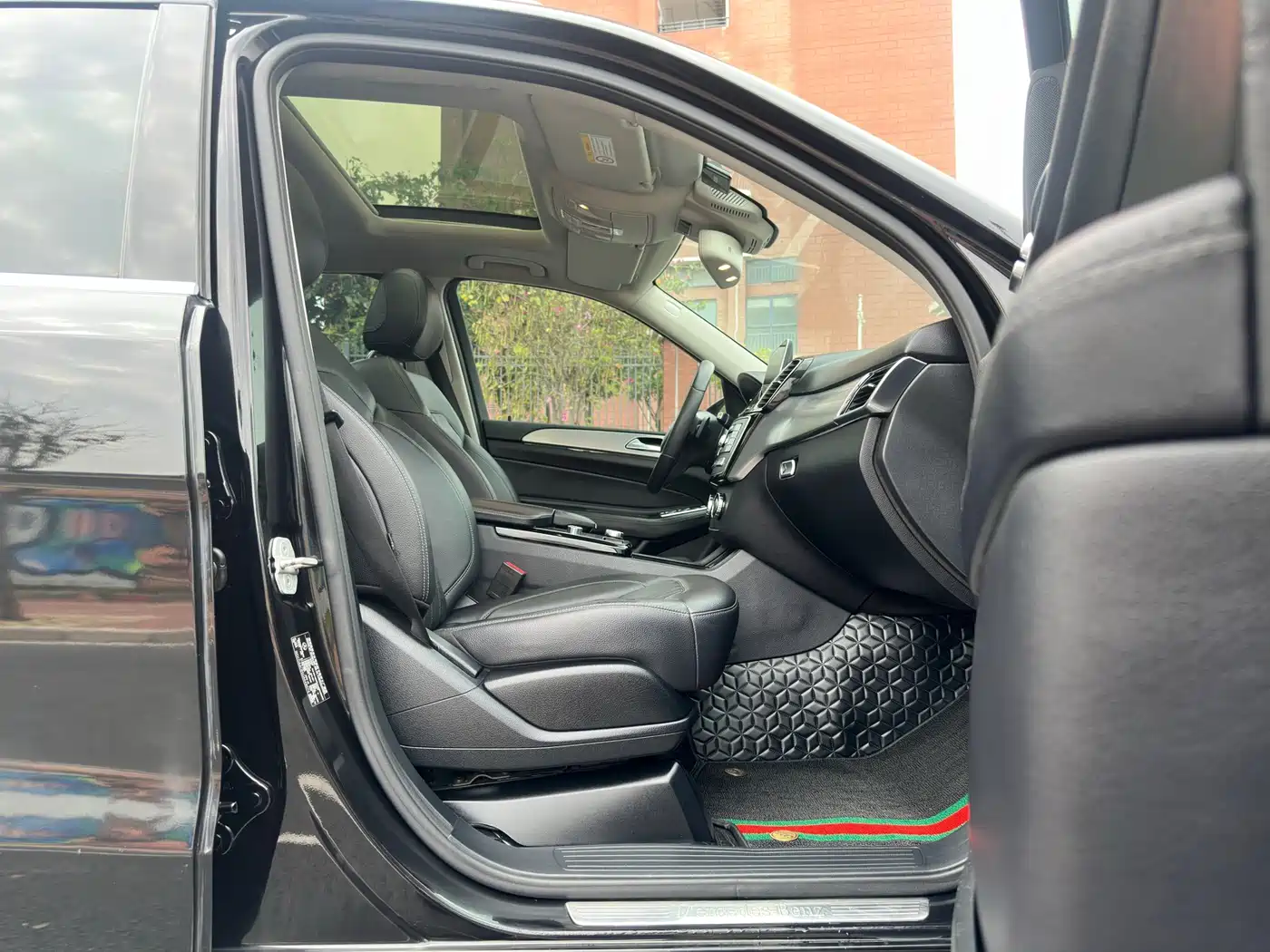 Mercedes-Benz GLE 2016 GLE 320 4MATIC Luxury фото 13