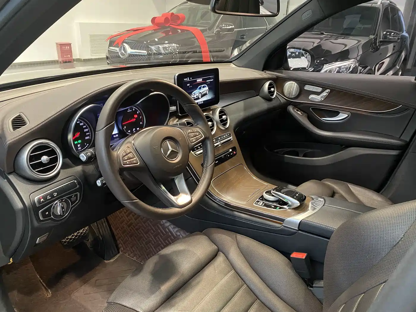 Mercedes-Benz GLC 2019 GLC 300 L 4MATIC Luxury фото 8