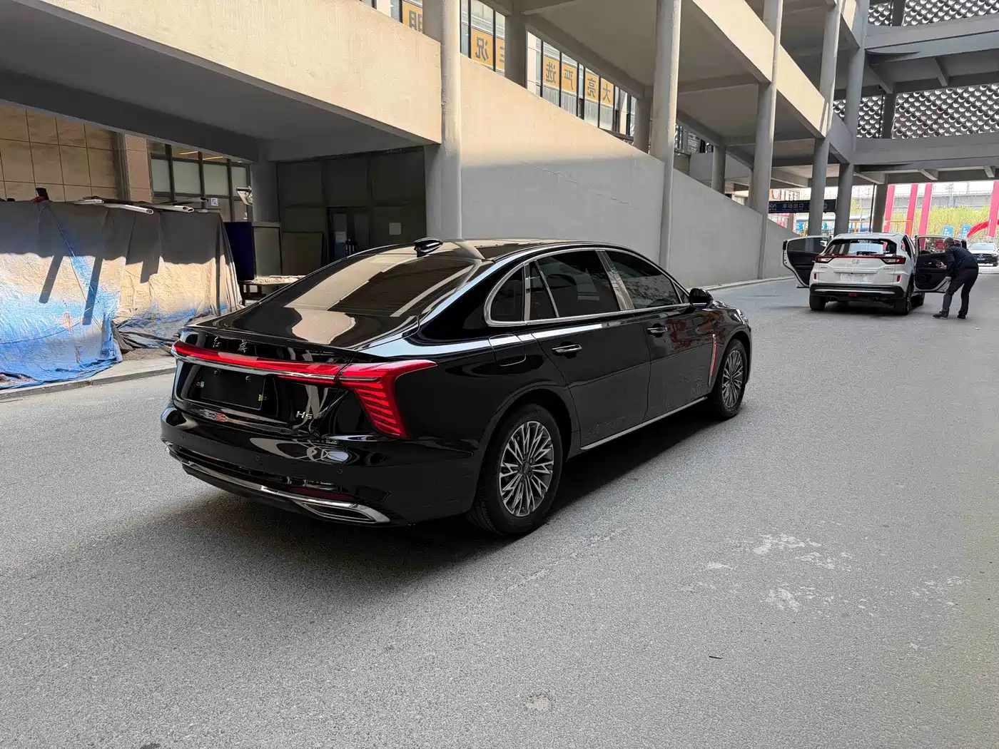 Hongqi H5 2023 1.5T DCT Smart Connect Joy Edition фото 6