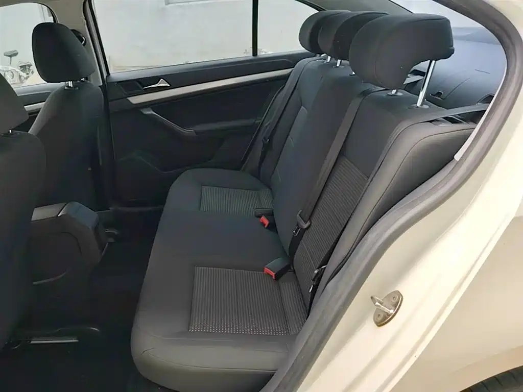 Volkswagen Lavida 2015 1.6L Automatic Trend Edition фото 17