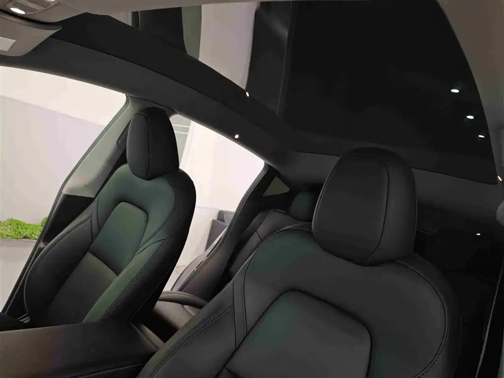 Фото 13 - Tesla Model Y