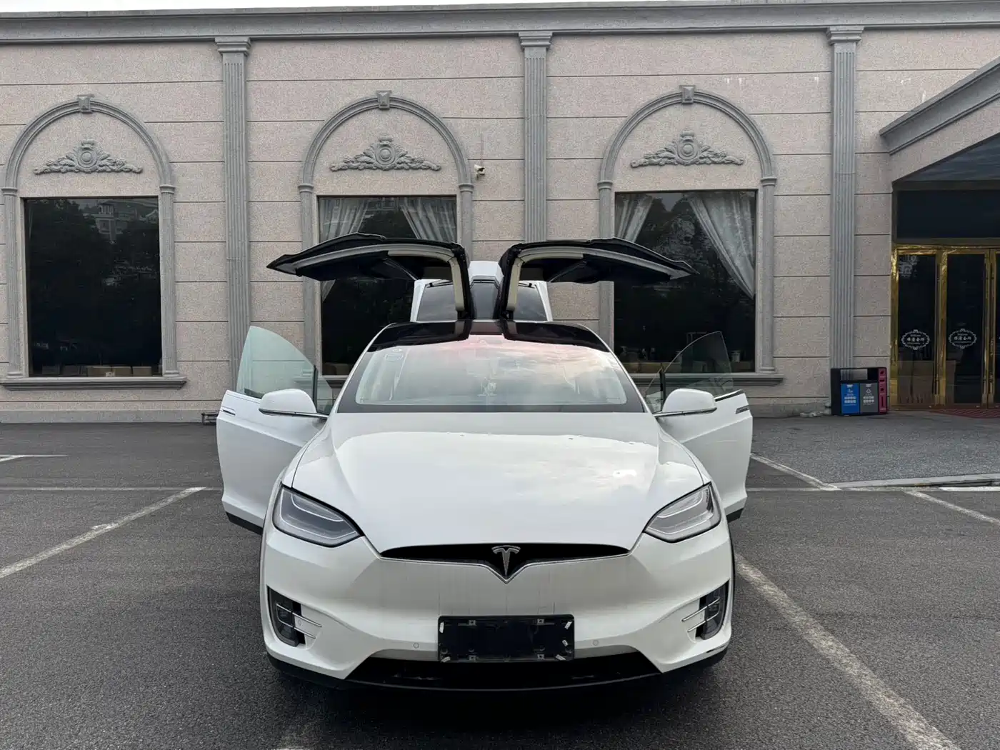 TESLA MODEL X