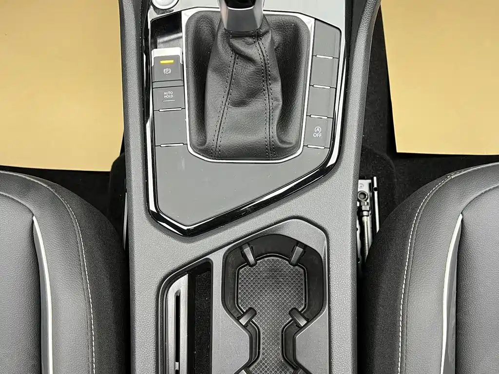صورة 15 - Volkswagen Tiguan L