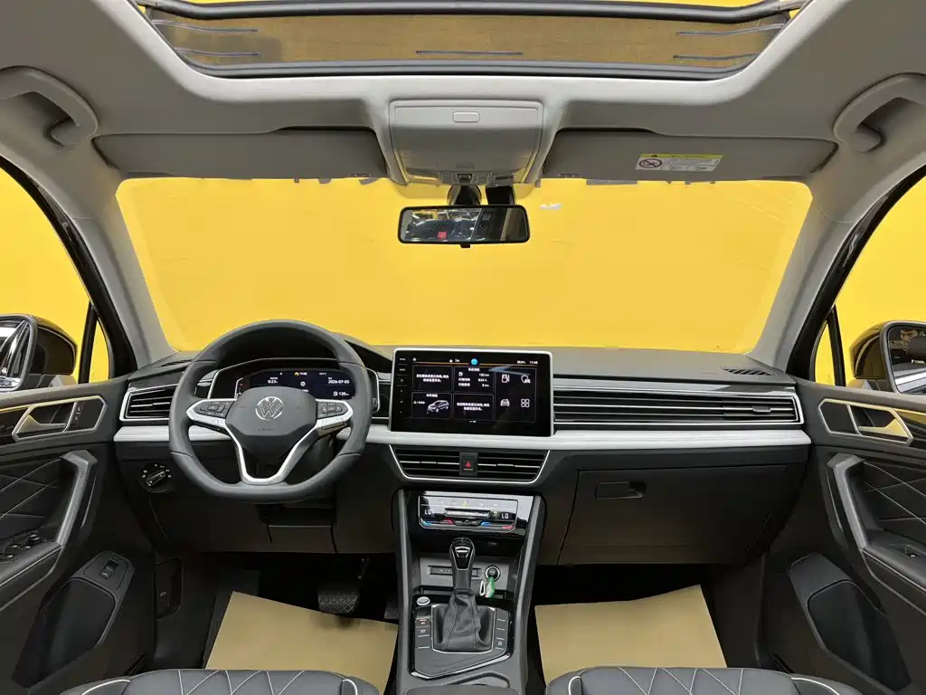 صورة 28 - Volkswagen Tiguan L