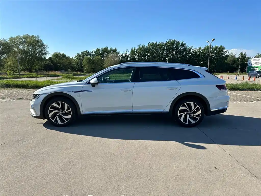 Volkswagen FAW-Volkswagen CC 2021 Shooting Brake 330TSI Hunter Edition фото 7