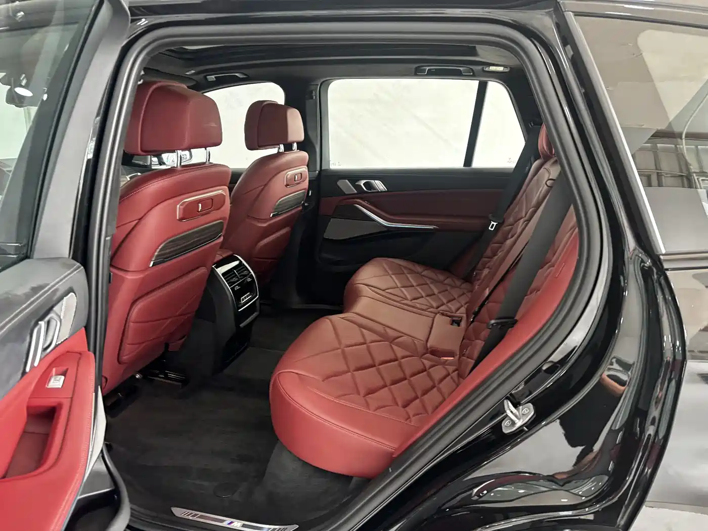 BMW X5 2025 Model xDrive 40Li M Sport Blackout Package фото 23