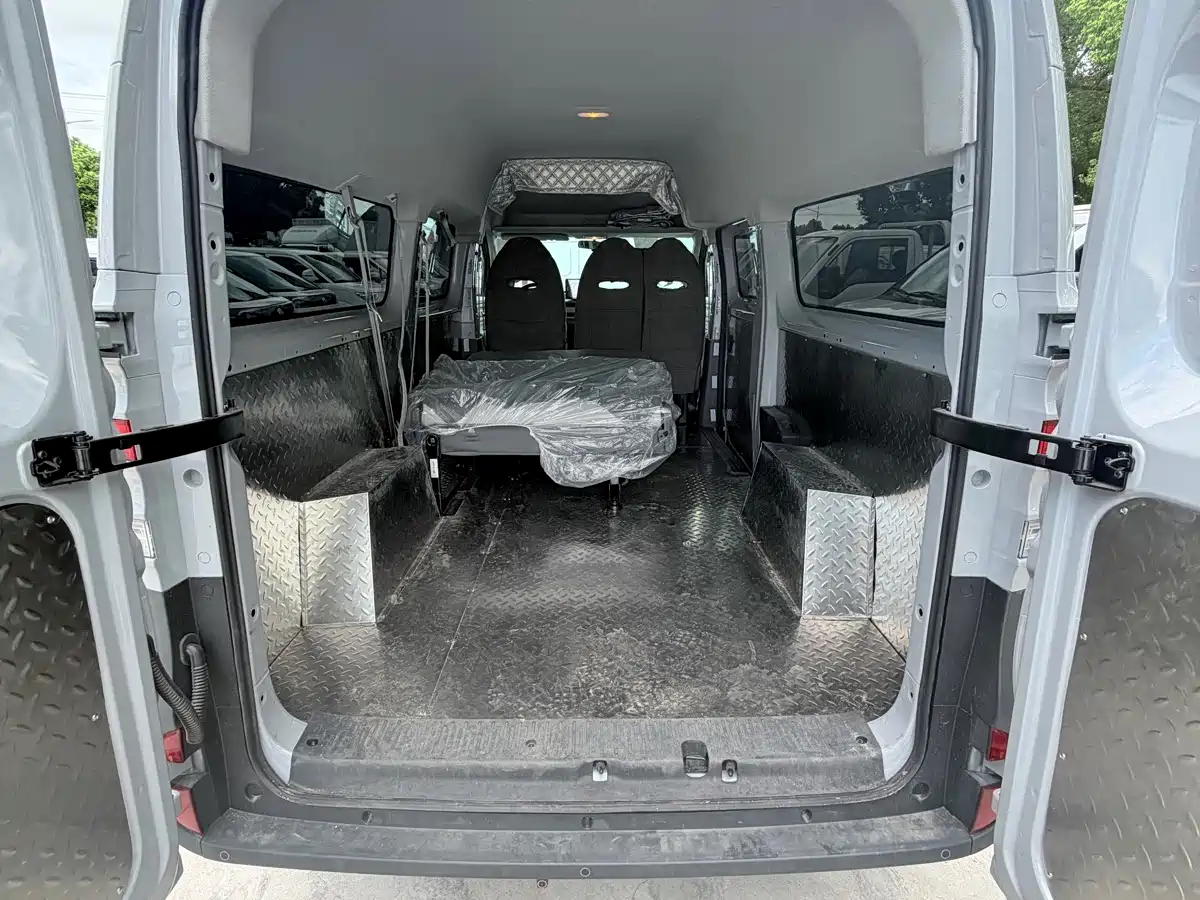 SAIC Maxus Dana V1 2026 2025 Model V1+ Long Wheelbase High Roof Multi-Purpose Edition (62kWh)
