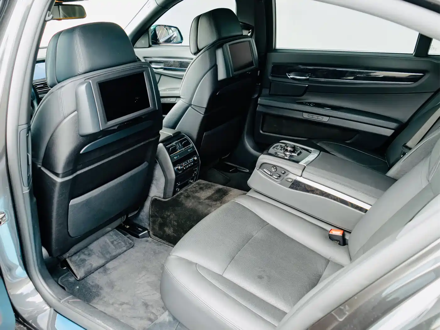 BMW 7 Series 2009 750Li Premium фото 17