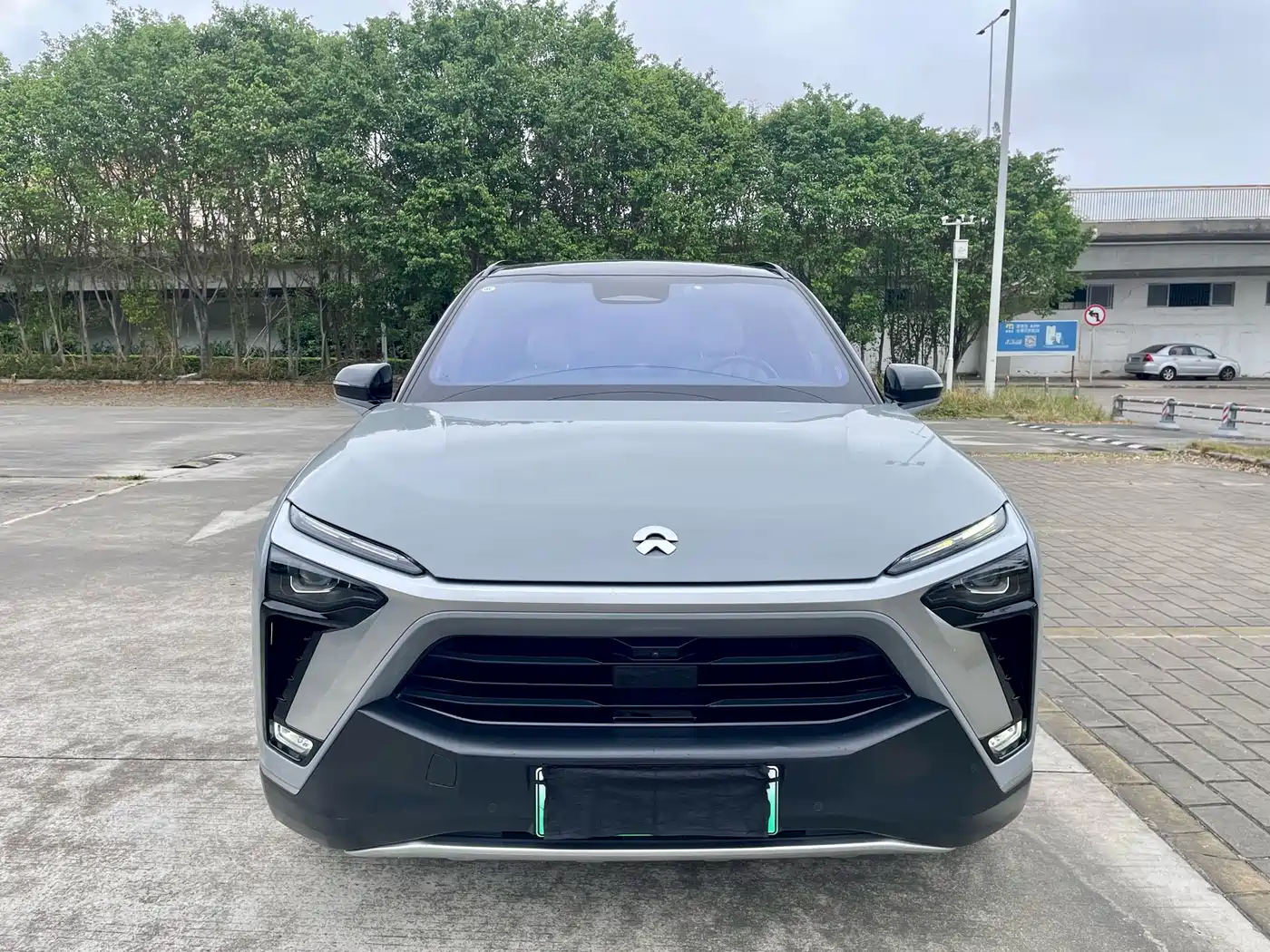 Фото 2 - NIO ES8