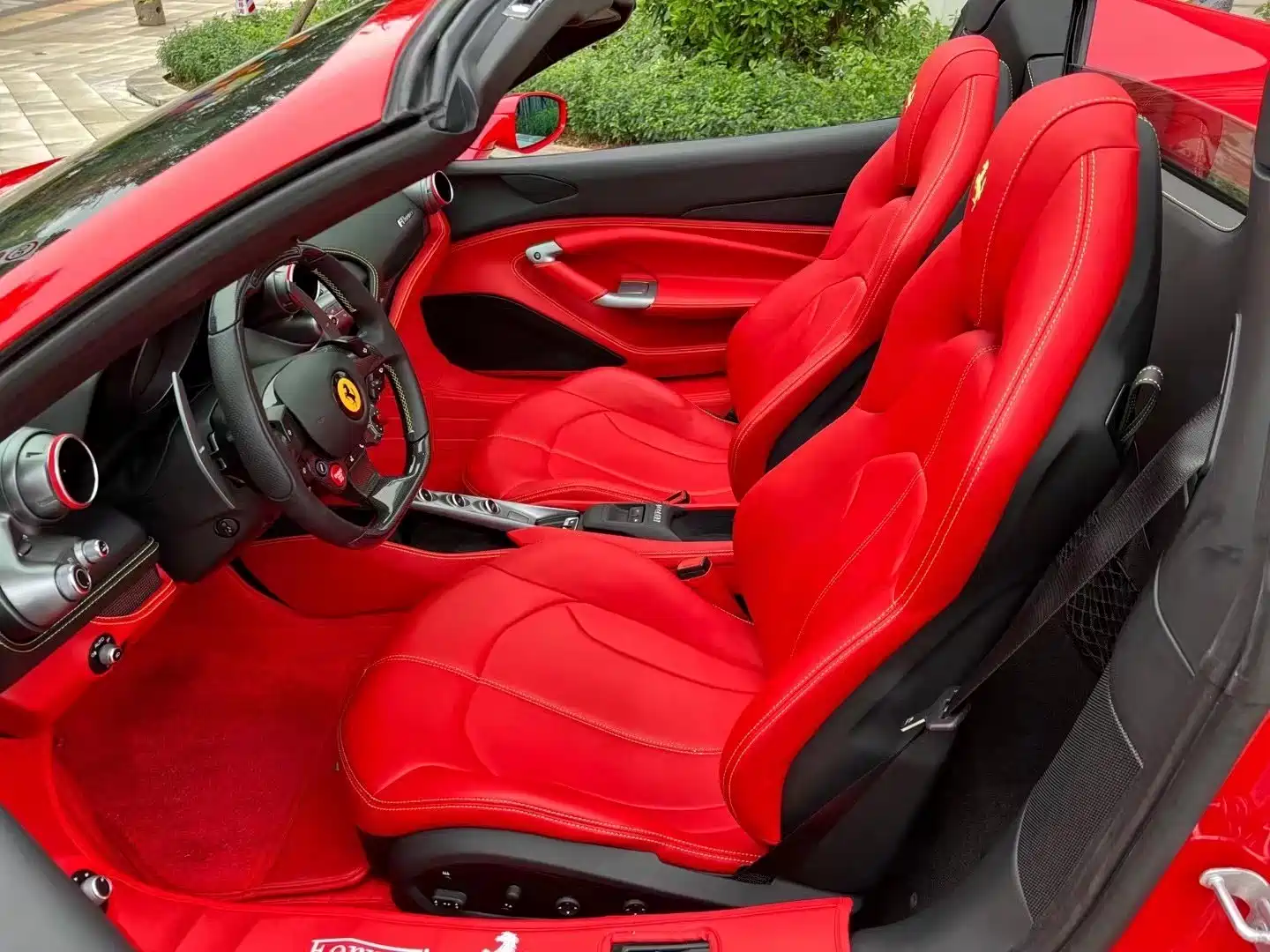 Photo 3 - Ferrari F8