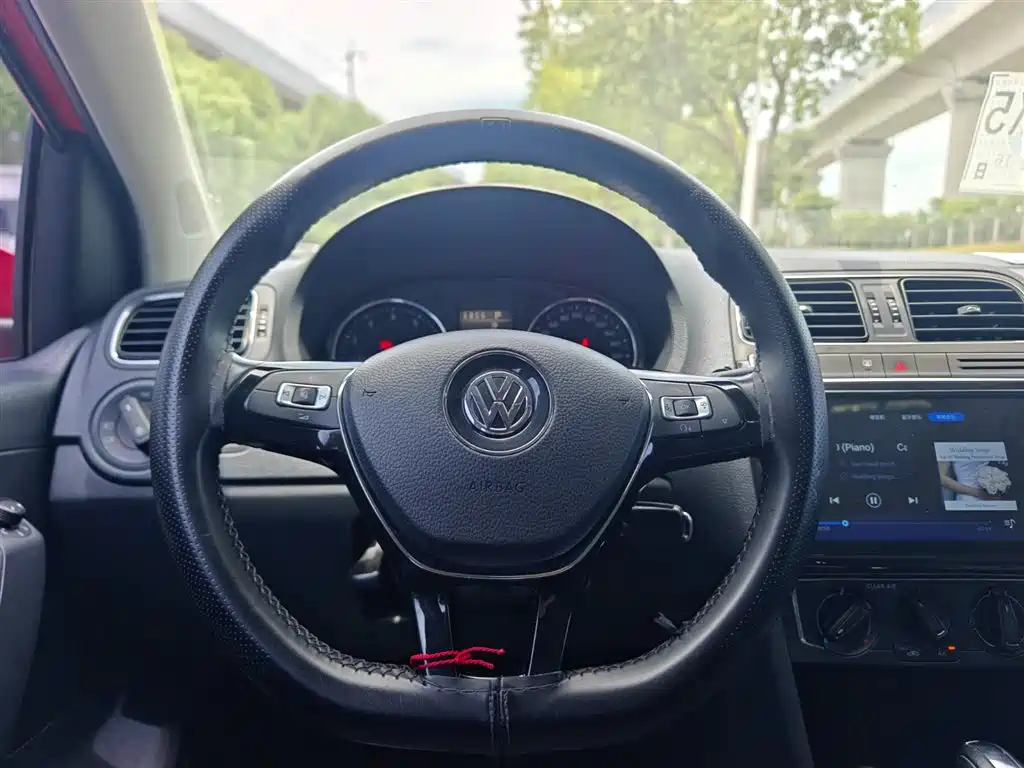 Volkswagen Polo 2016 1.6L Automatic Comfort фото 15