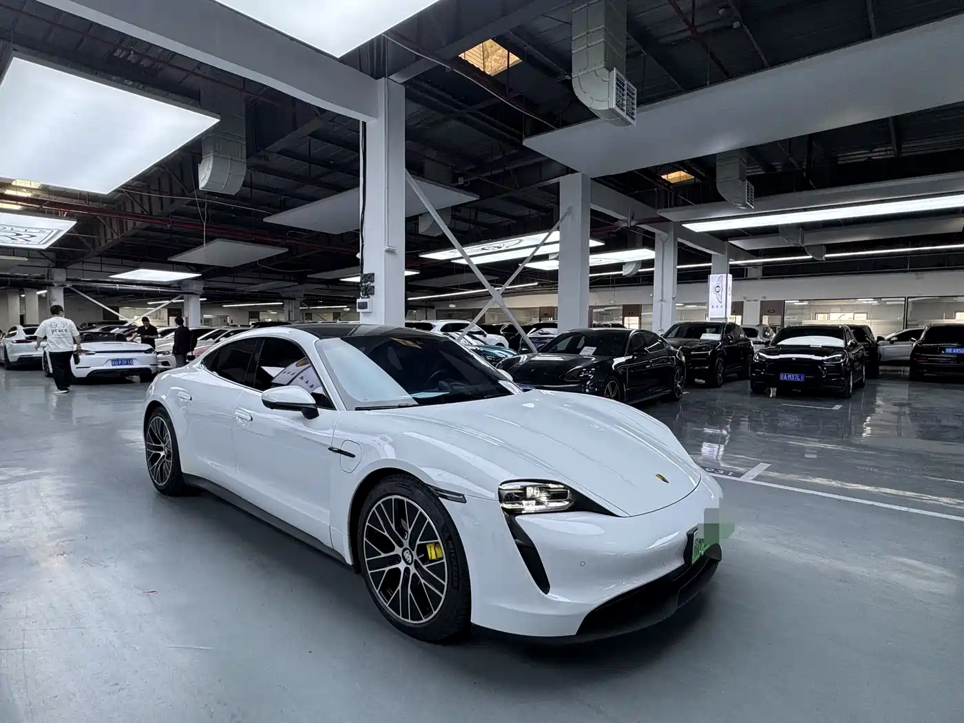 Porsche Taycan 2020 Taycan фото 3