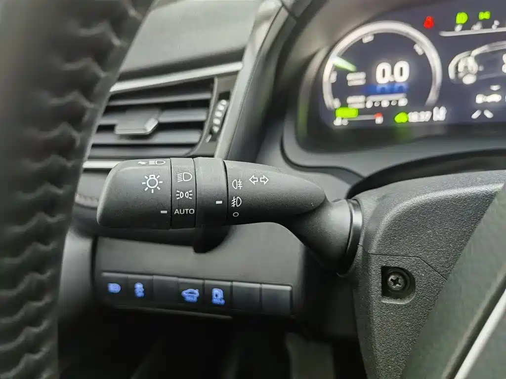 Toyota Camry 2023 Hybrid 2.5HG Luxury Edition фото 21