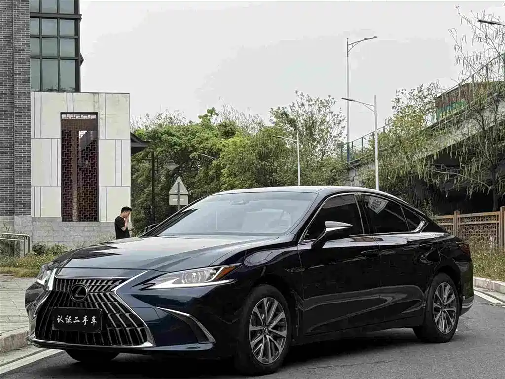 Lexus ES 2022 200 Excellence Edition фото 2