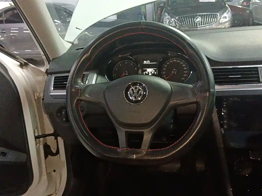 VOLKSWAGEN BORA