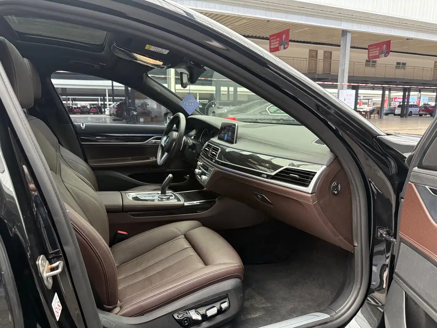 BMW 7 Series 2018 730Li Leading Type M Sport Package фото 21